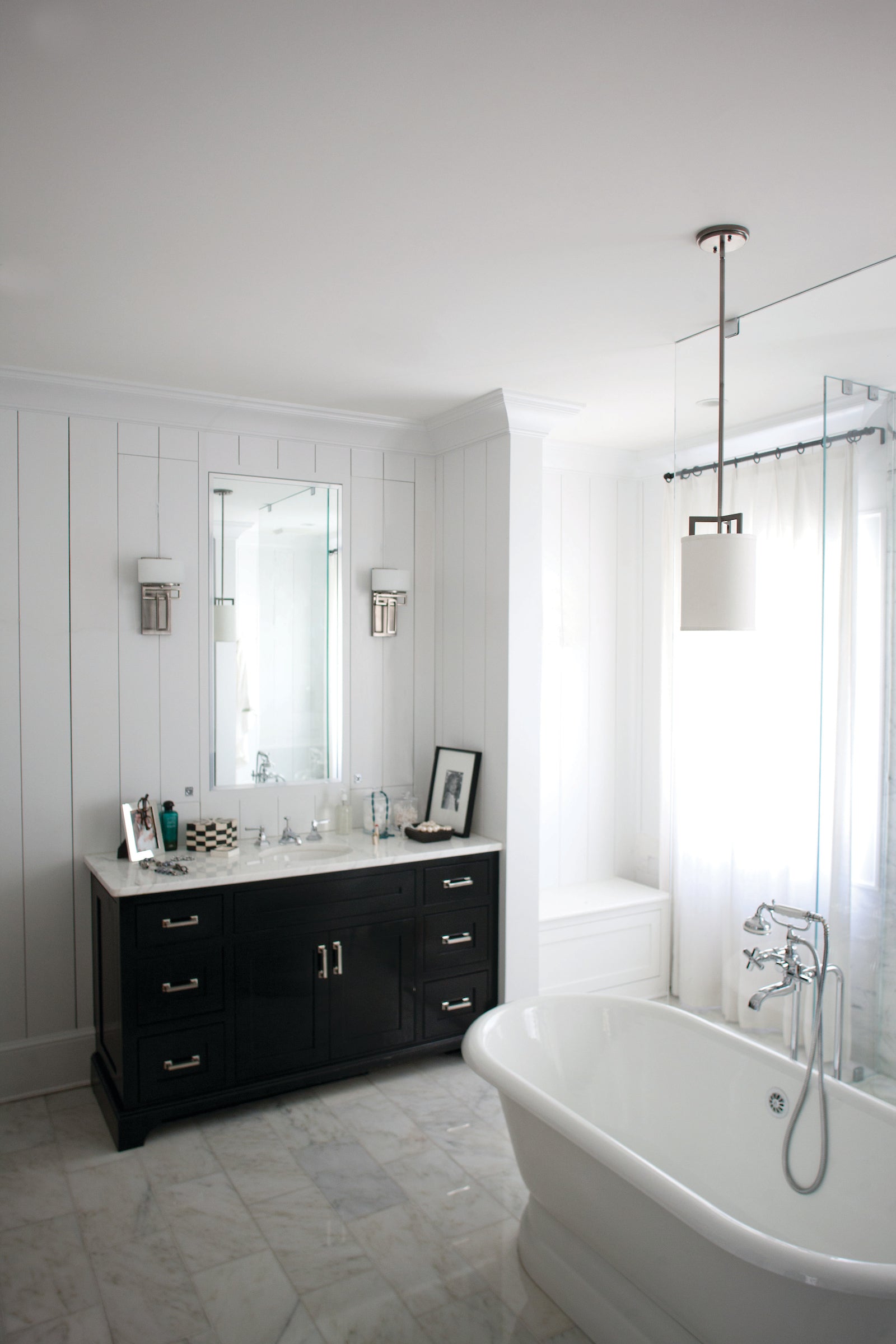 HINKLEY Lanza 1-Light Bathroom Sconce - Antique Nickel